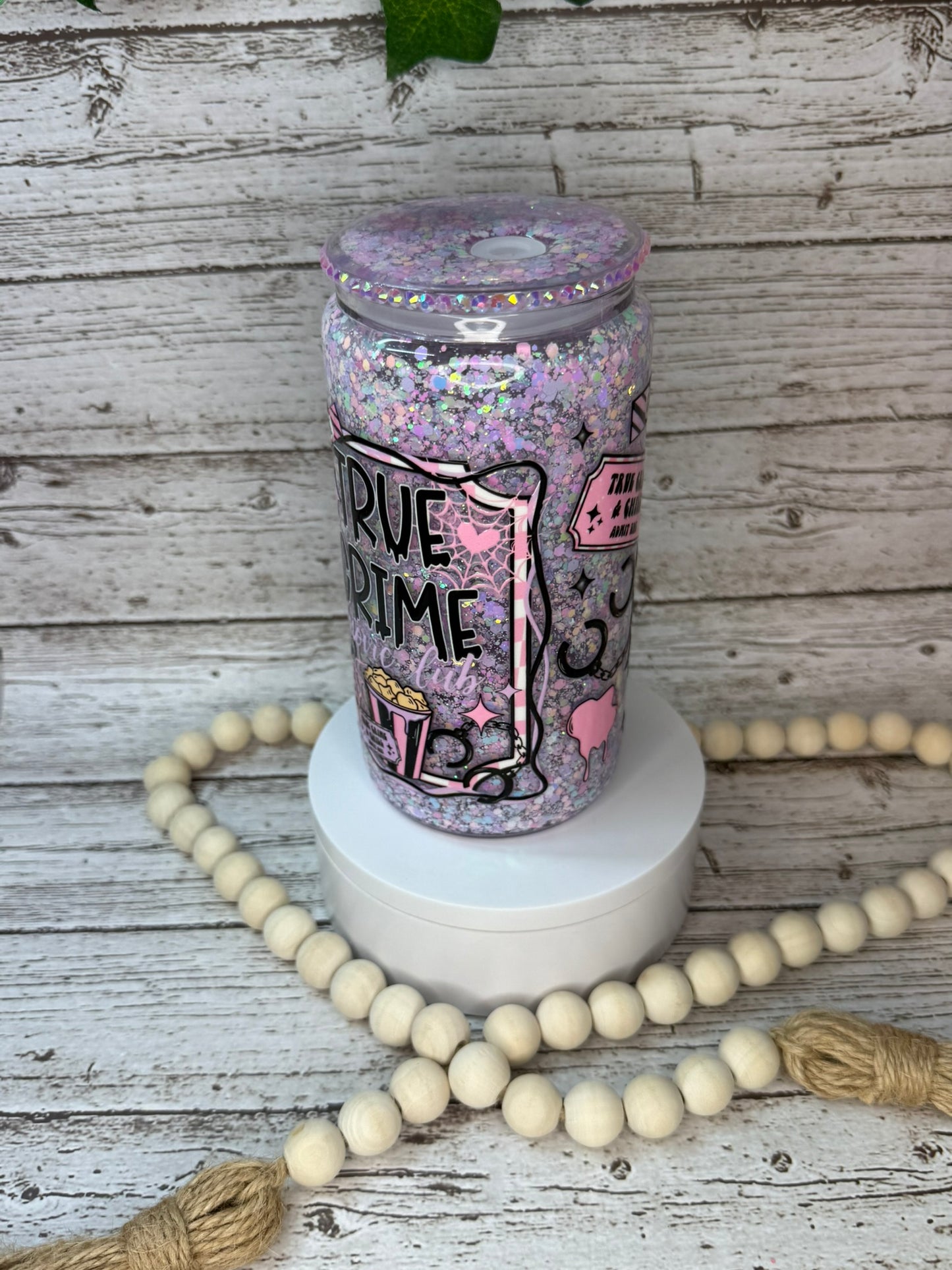 🩷🔪 True Crime Queen – Glitter Snow Globe Glass Cup