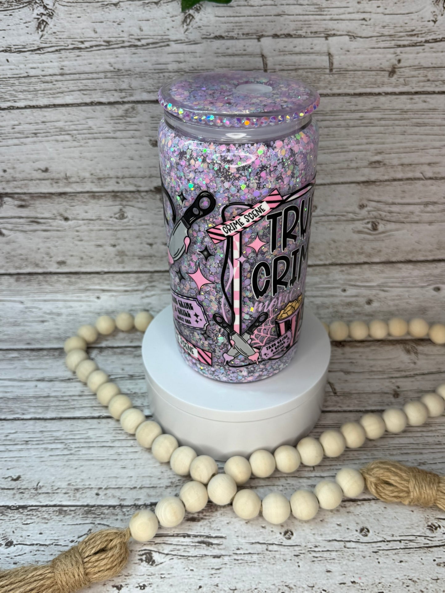 🩷🔪 True Crime Queen – Glitter Snow Globe Glass Cup