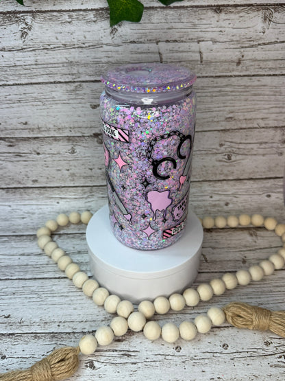 🩷🔪 True Crime Queen – Glitter Snow Globe Glass Cup