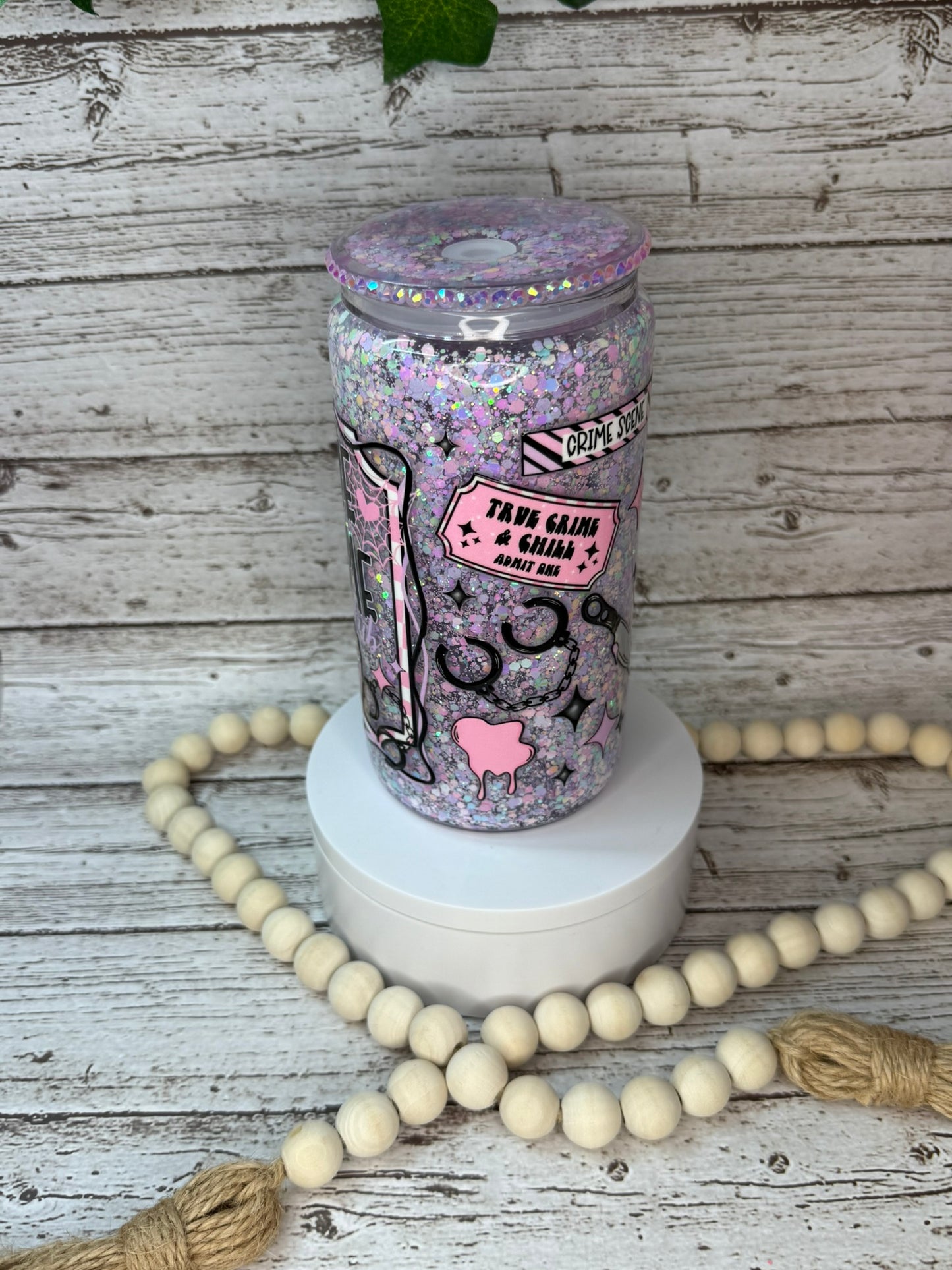 🩷🔪 True Crime Queen – Glitter Snow Globe Glass Cup