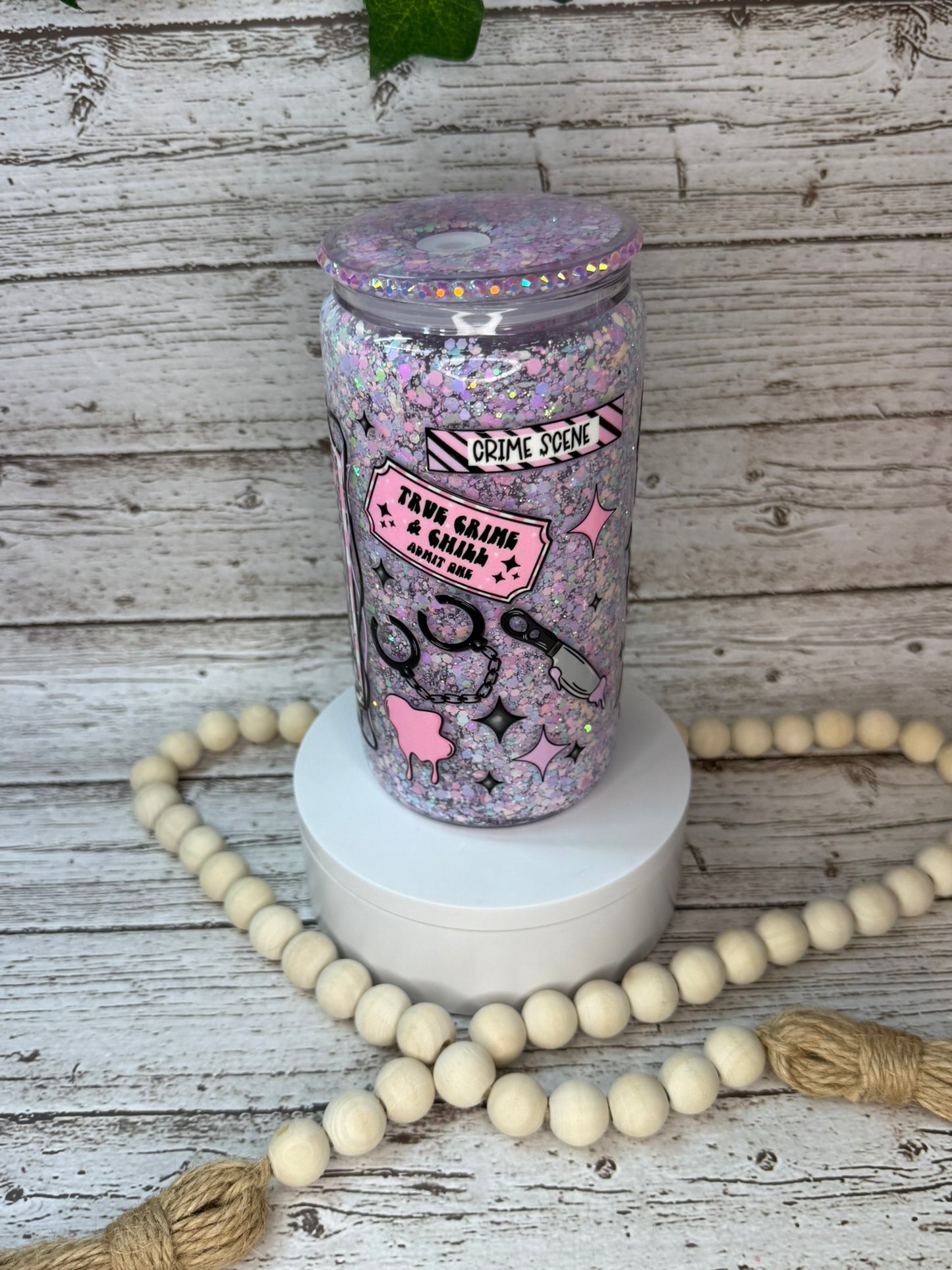 🩷🔪 True Crime Queen – Glitter Snow Globe Glass Cup